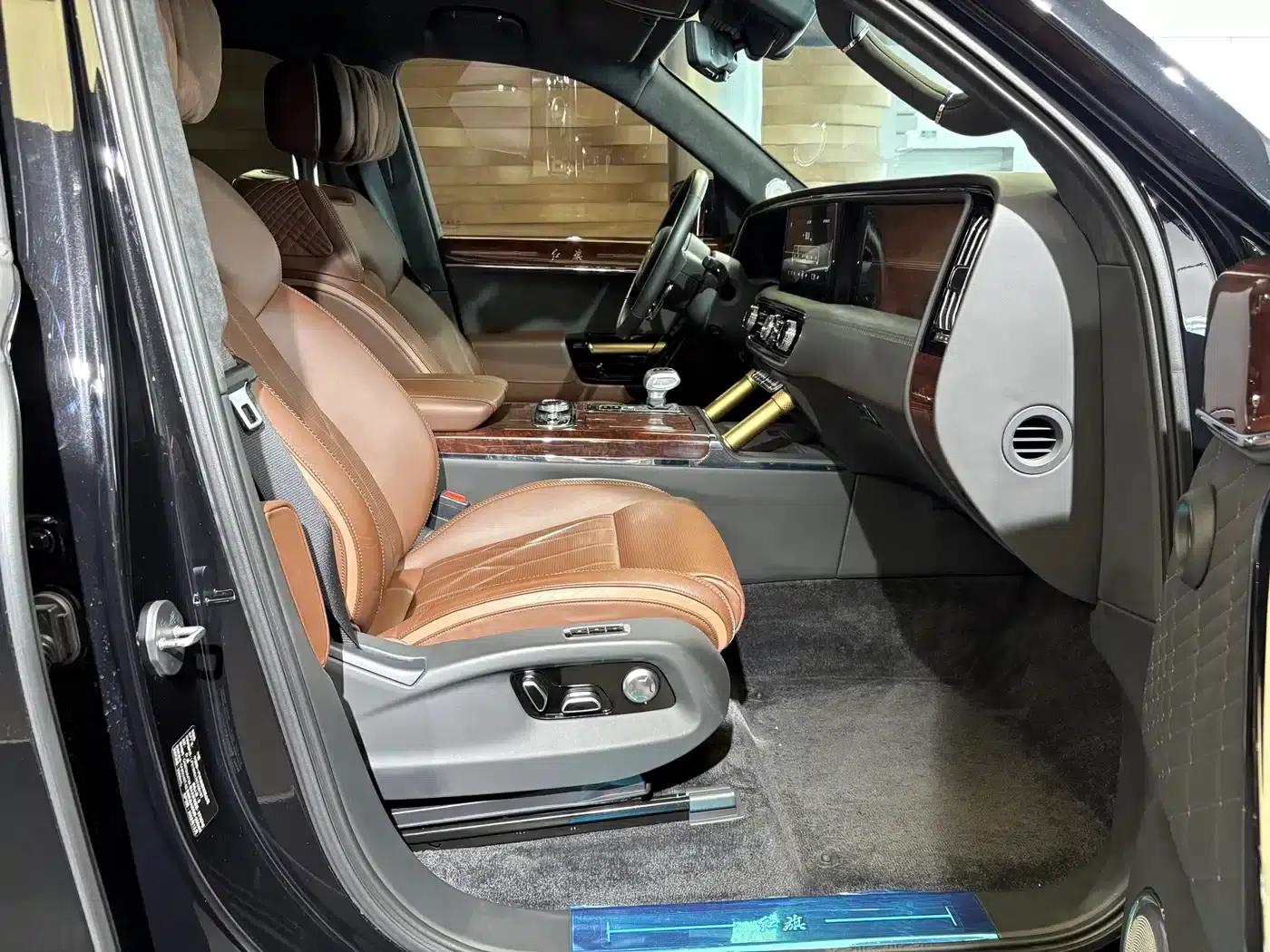 Hongqi Golden Sunflower National Glory 2022 4.0T Elegant Flagship Edition 6-seater — миниатюра 24
