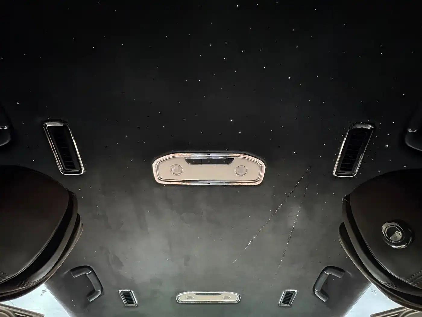 Hongqi Golden Sunflower National Glory 2022 4.0T Elegant Flagship Edition 6-seater — миниатюра 26