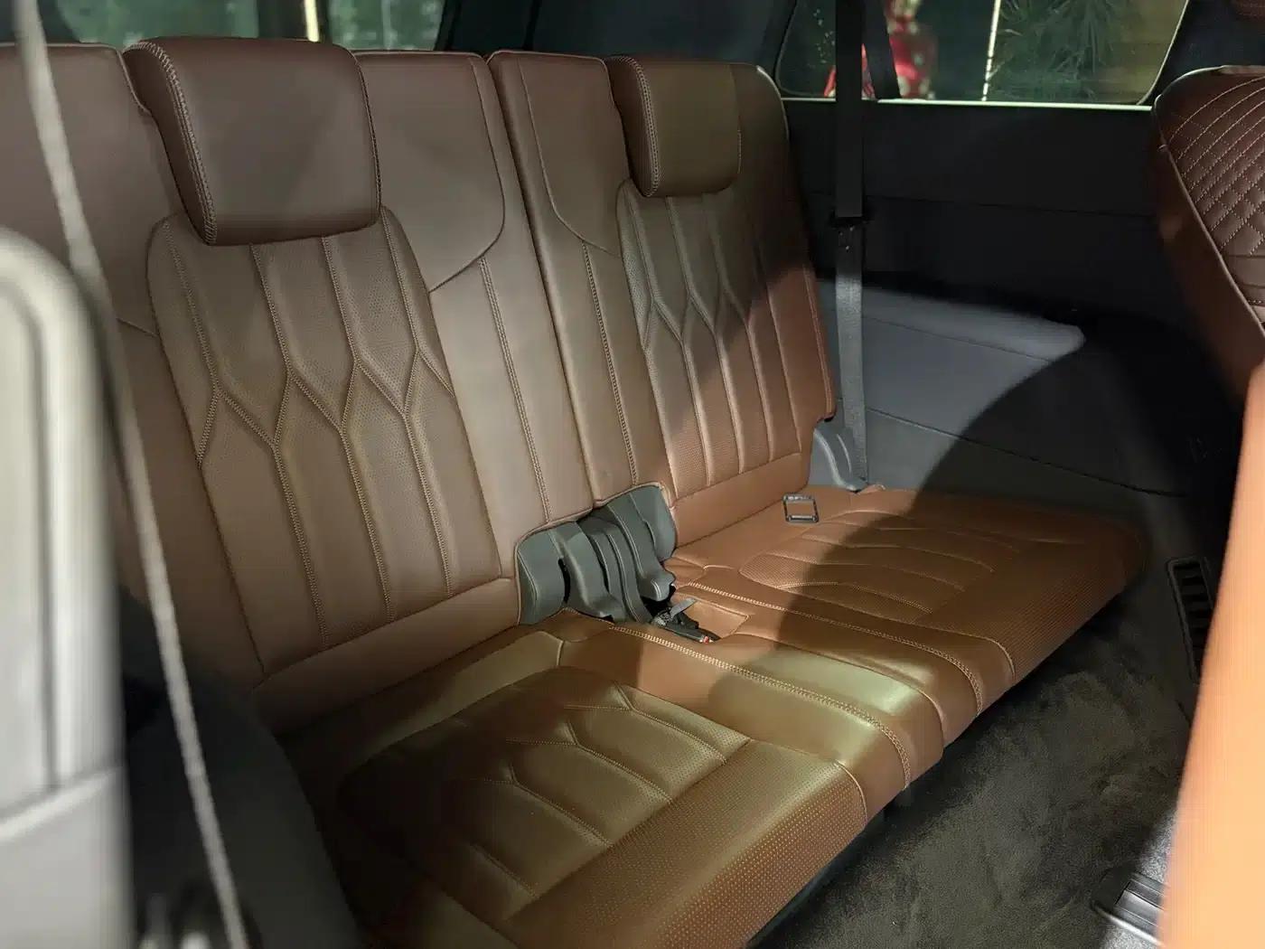 Hongqi Golden Sunflower National Glory 2022 4.0T Elegant Flagship Edition 6-seater — миниатюра 27
