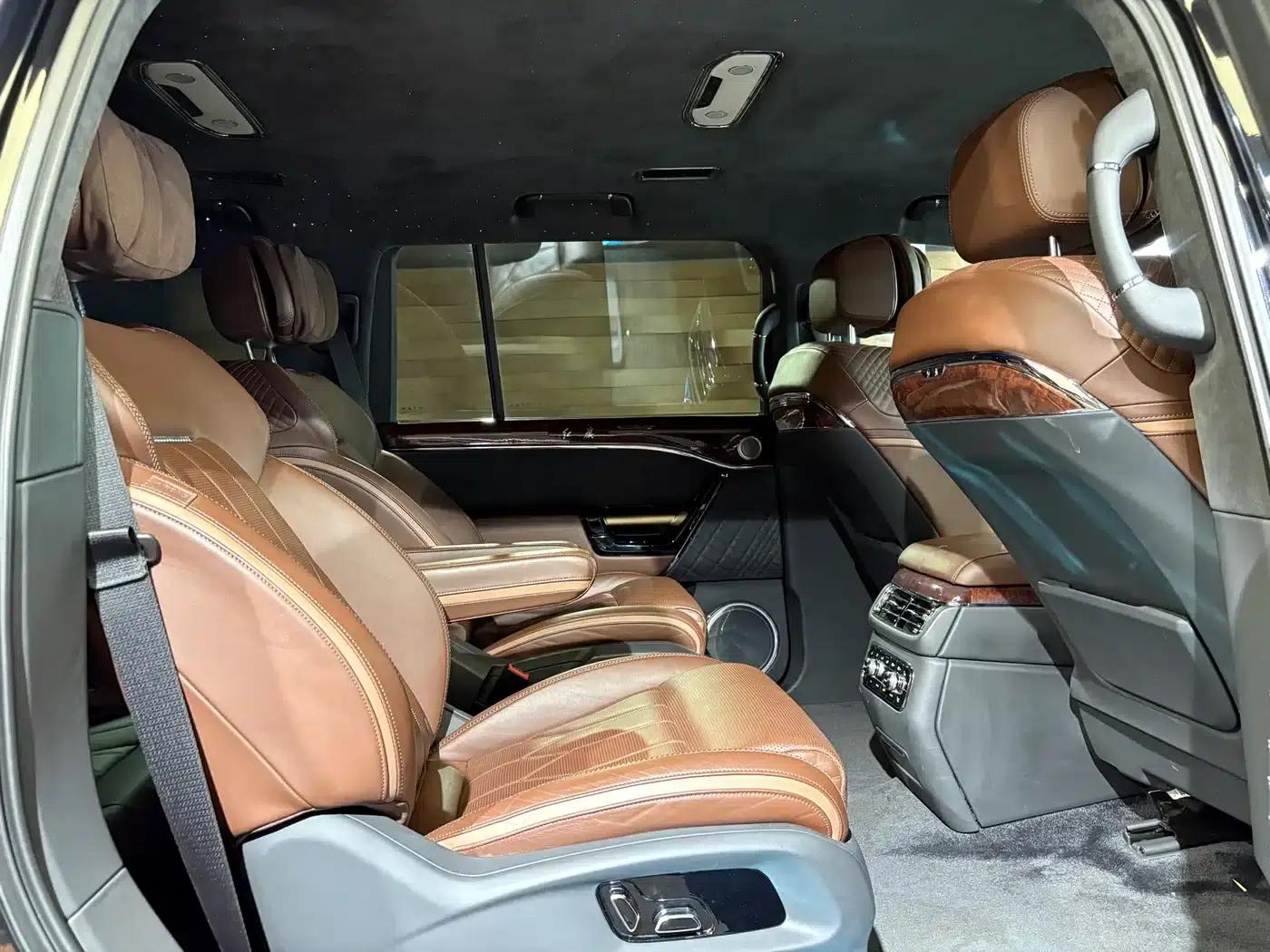 Hongqi Golden Sunflower National Glory 2022 4.0T Elegant Flagship Edition 6-seater — миниатюра 28