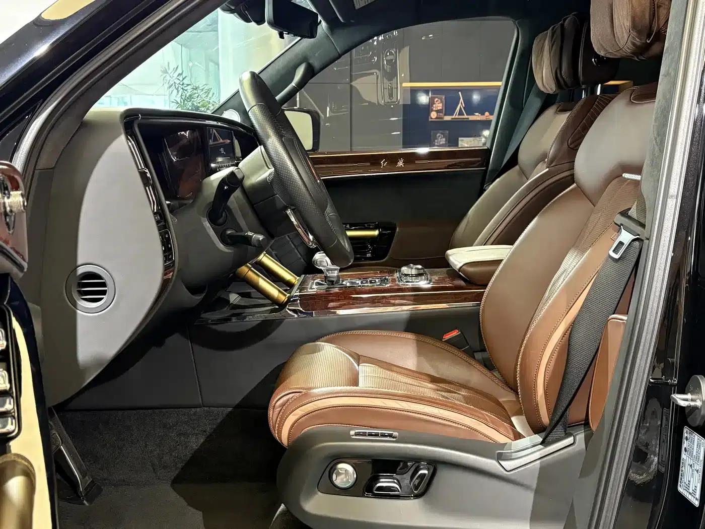 Hongqi Golden Sunflower National Glory 2022 4.0T Elegant Flagship Edition 6-seater — миниатюра 5