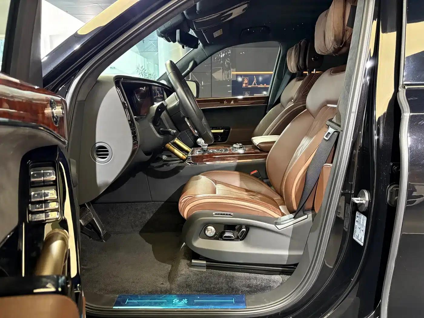 Hongqi Golden Sunflower National Glory 2022 4.0T Elegant Flagship Edition 6-seater — миниатюра 7