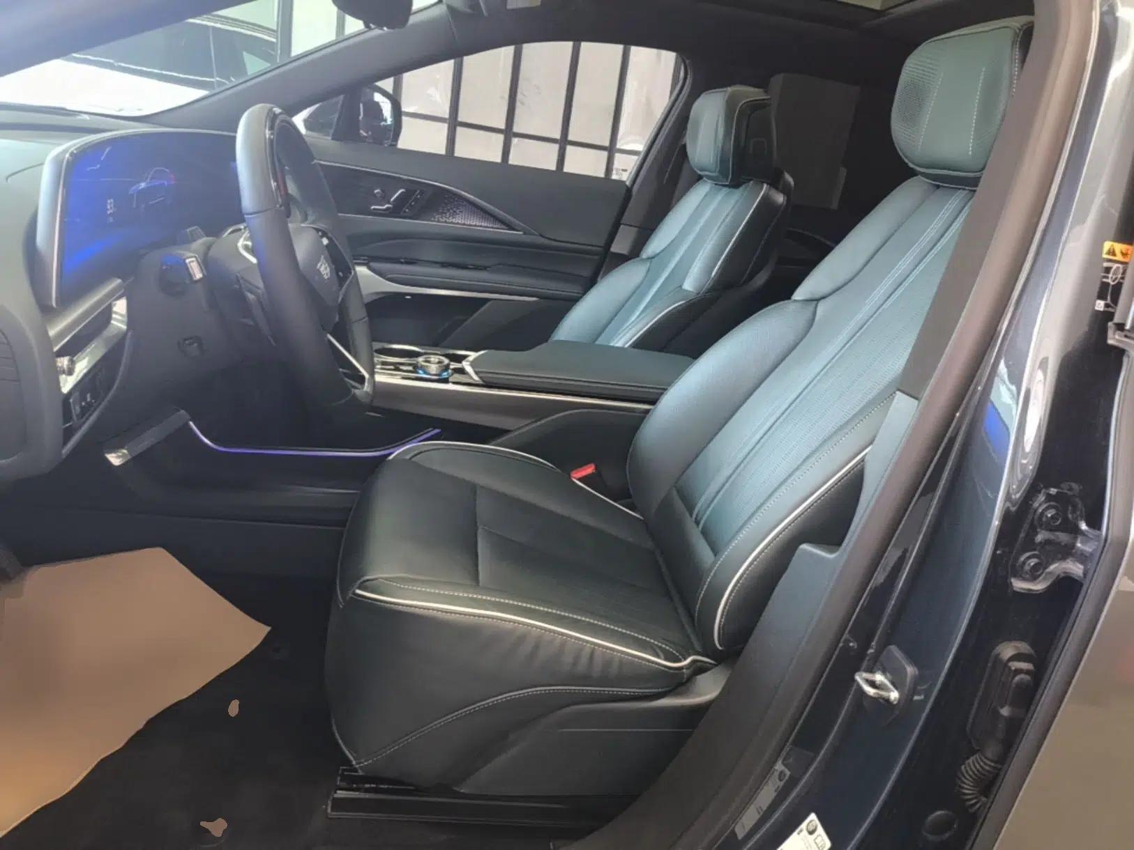 Cadillac LYRIQ 2022 Four-Wheel-Drive High-Performance Deluxe Edition — миниатюра 18