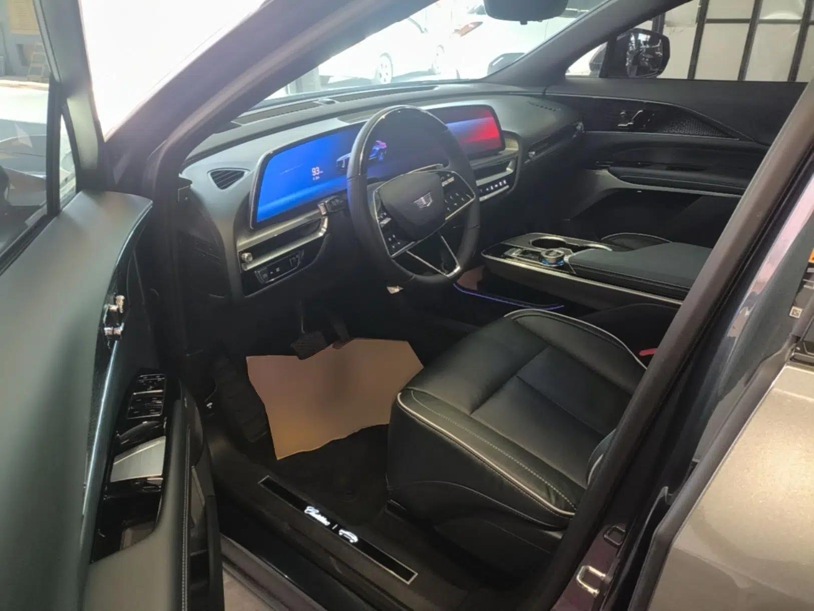 Cadillac LYRIQ 2022 Four-Wheel-Drive High-Performance Deluxe Edition — миниатюра 19