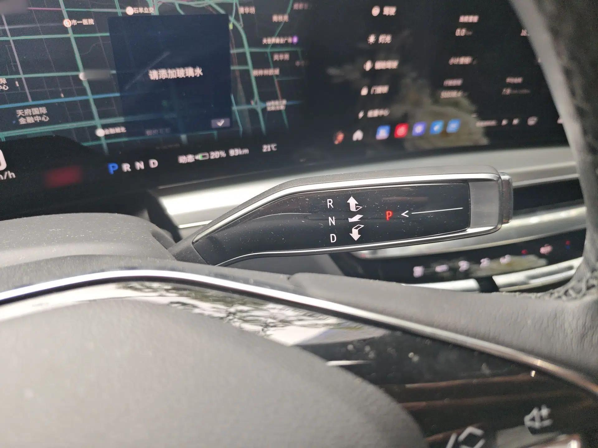 Cadillac LYRIQ 2024 Rear-Drive Standard Range Luxury Edition — миниатюра 13