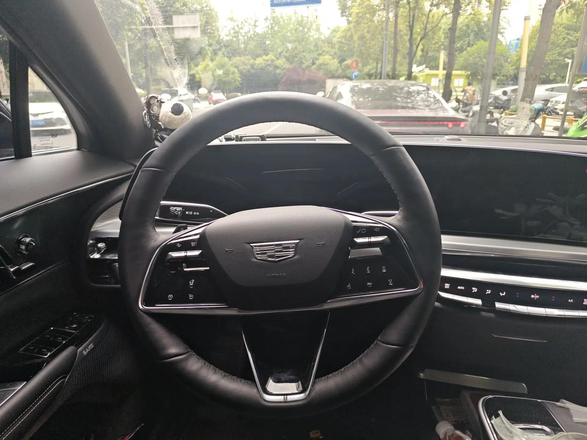 Cadillac LYRIQ 2024 Rear-Drive Standard Range Luxury Edition — миниатюра 9