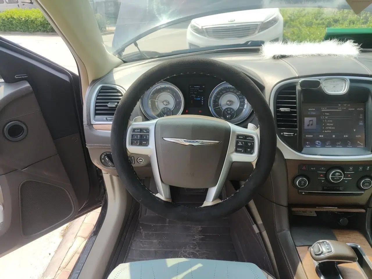 Chrysler 300C 2012 3.6L Luxury Edition — миниатюра 11