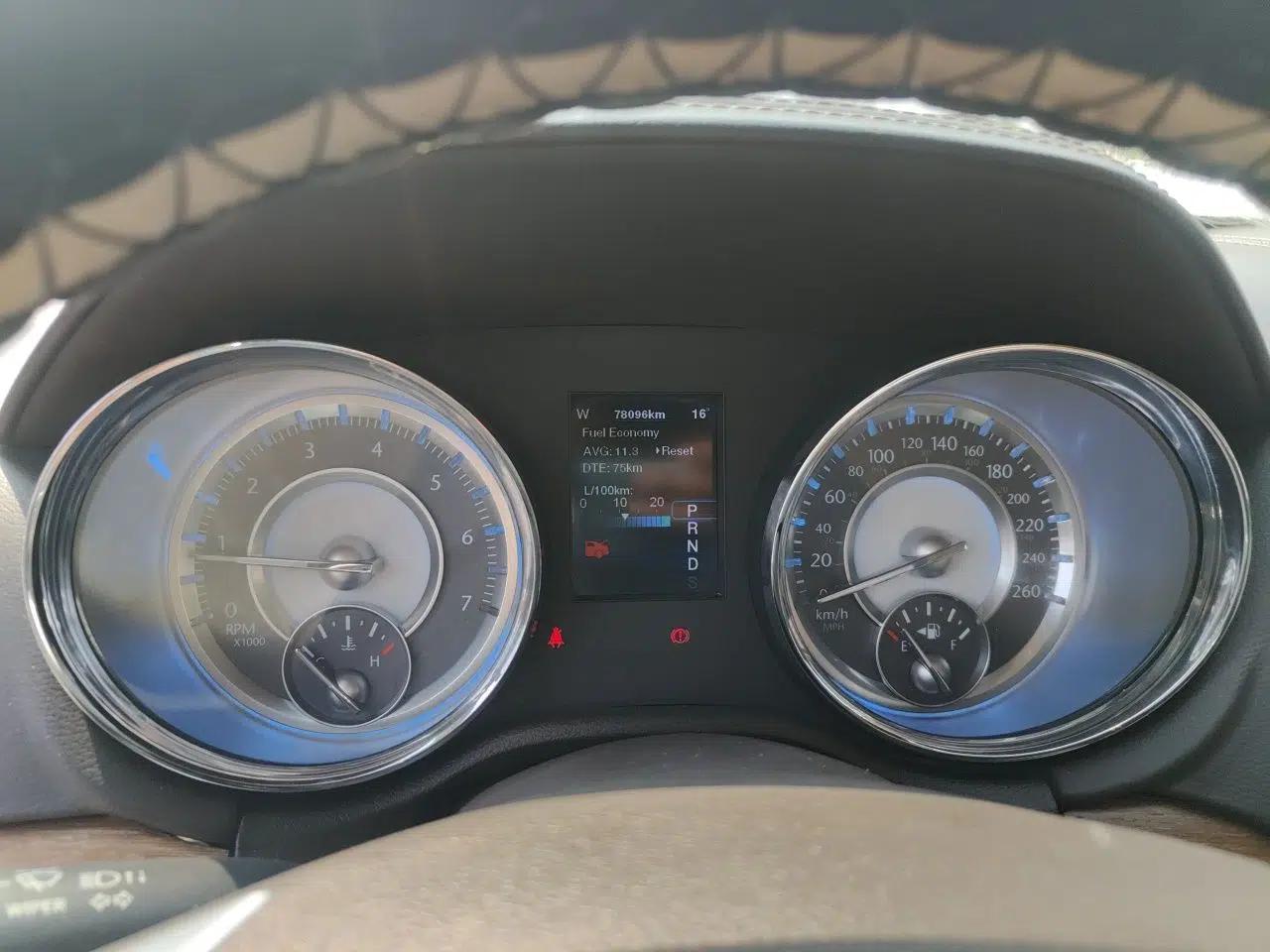 Chrysler 300C 2012 3.6L Luxury Edition — миниатюра 12