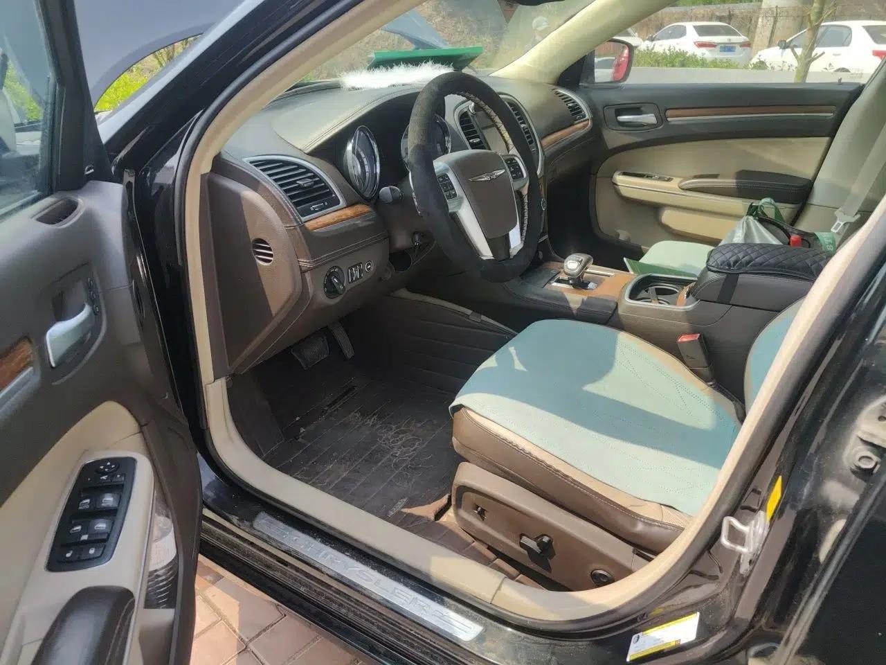 Chrysler 300C 2012 3.6L Luxury Edition — миниатюра 17