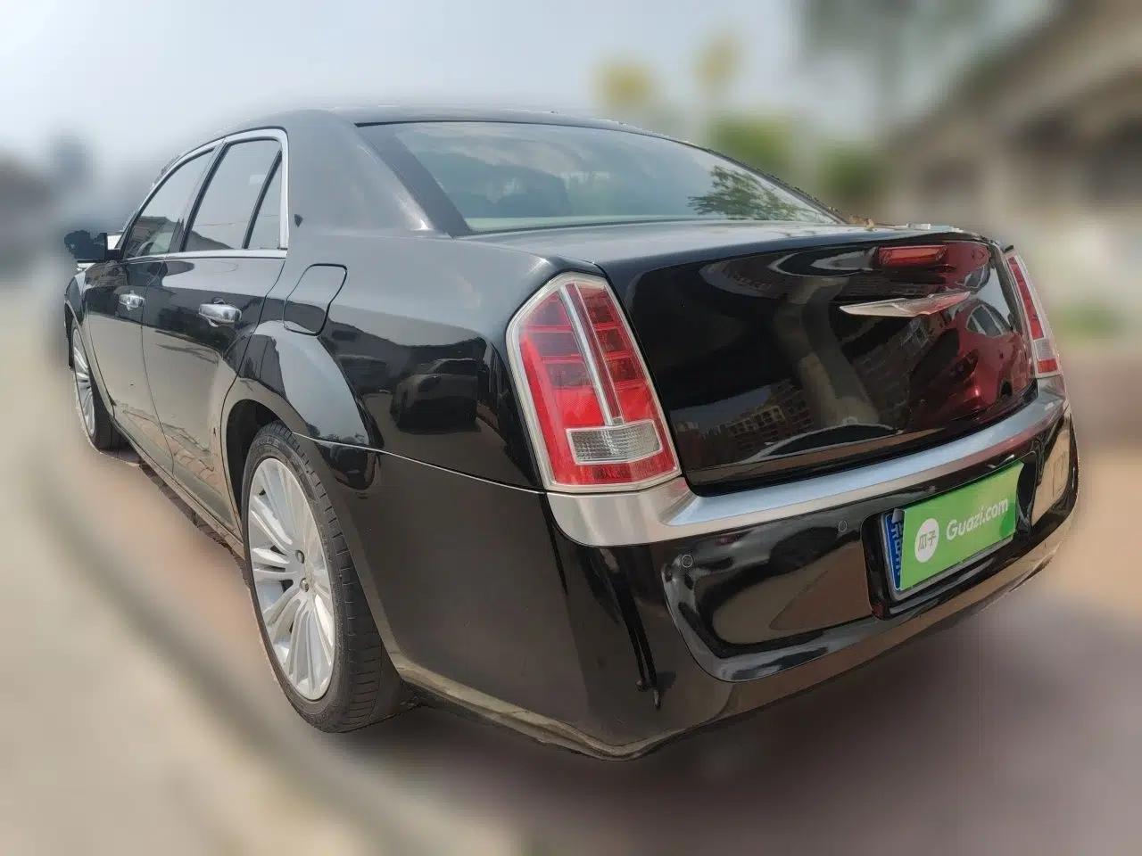 Chrysler 300C 2012 3.6L Luxury Edition — миниатюра 4