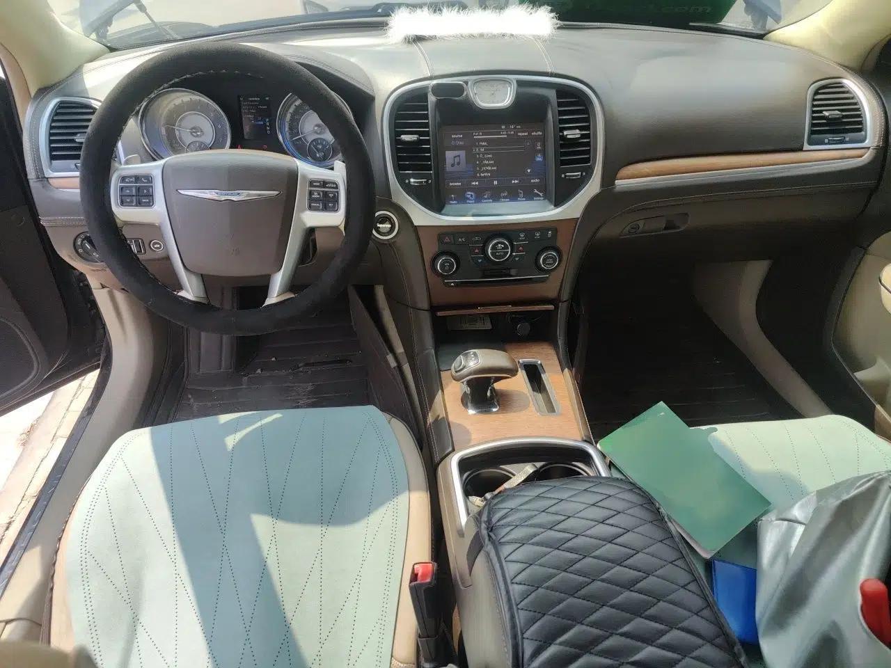 Chrysler 300C 2012 3.6L Luxury Edition — миниатюра 10