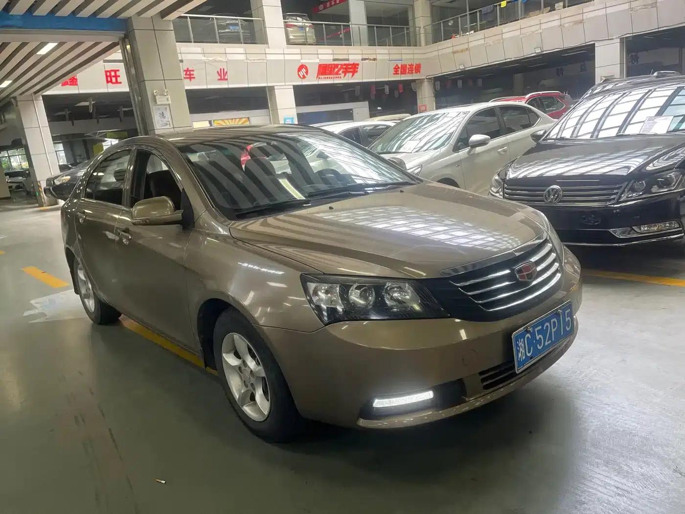 Geely Emgrand Classic 2013 Sedan 1.5L Manual Entry-Level — миниатюра 3