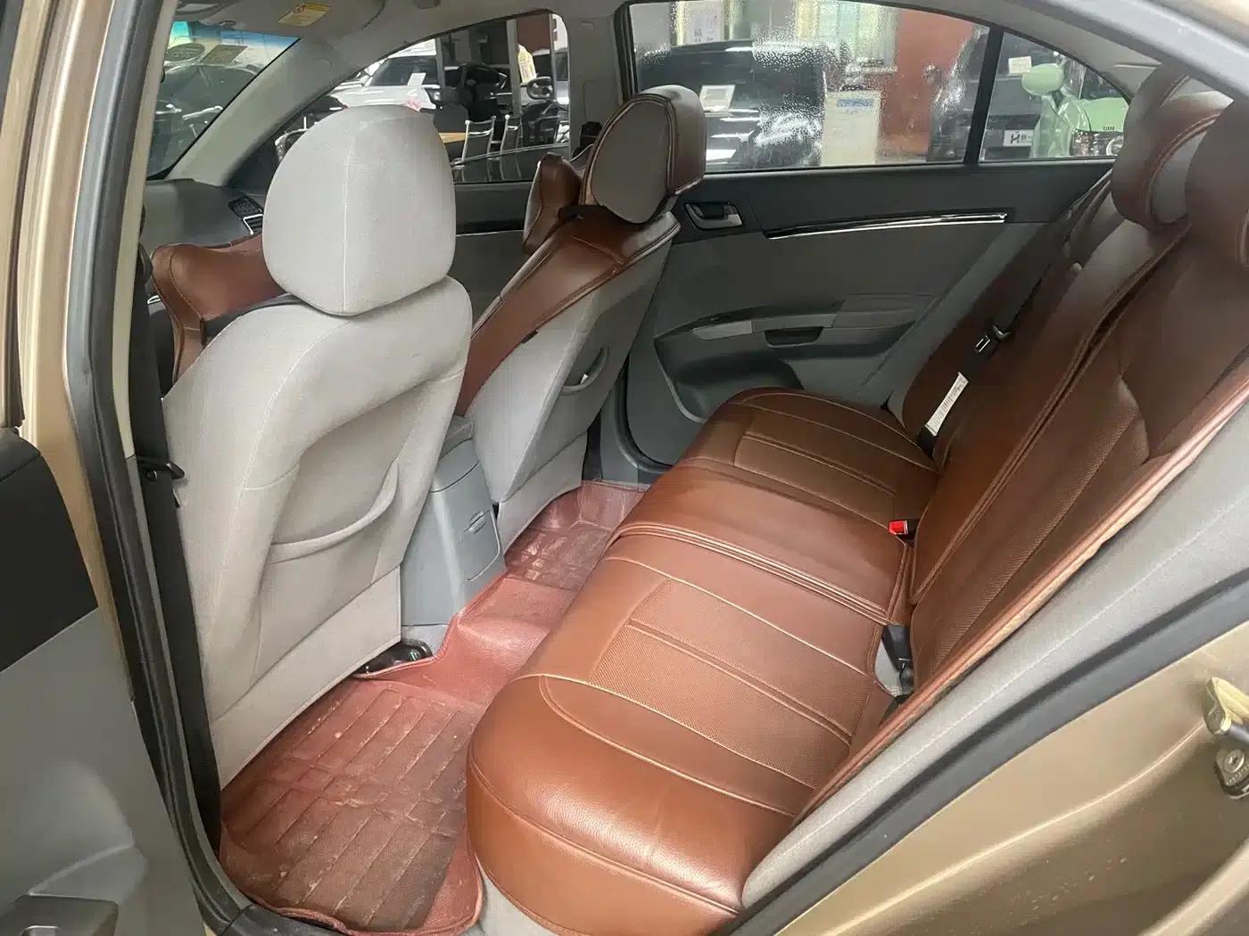 Geely Emgrand Classic 2013 Sedan 1.5L Manual Entry-Level — миниатюра 9