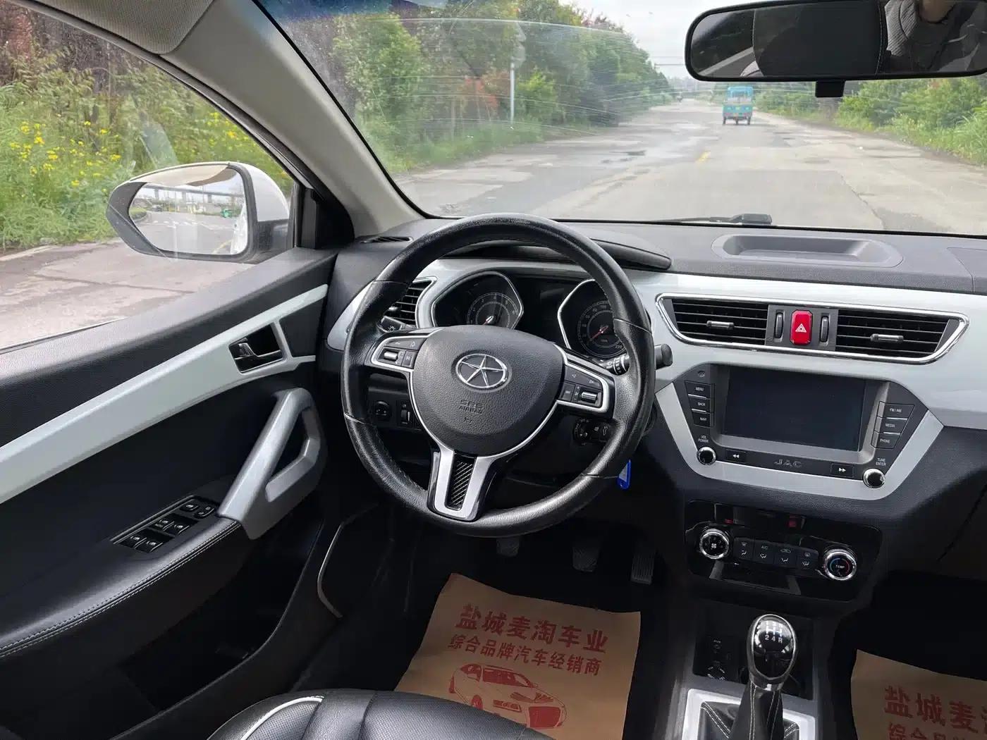 Refine S2 2015 1.5L Manual Deluxe Smart Edition — миниатюра 15