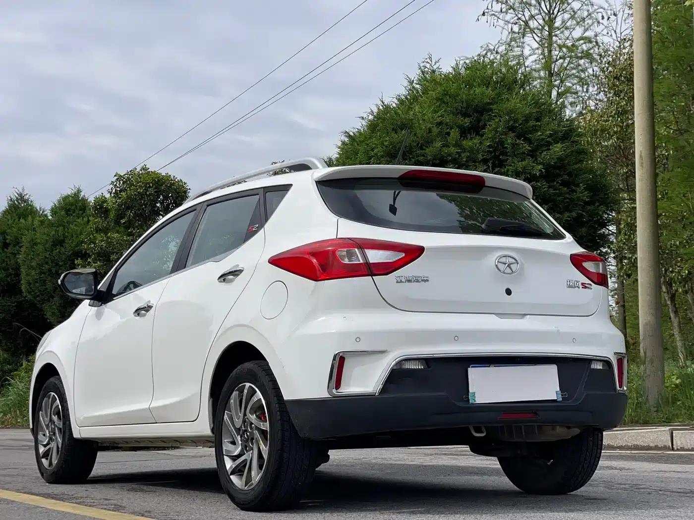 Refine S2 2015 1.5L Manual Deluxe Smart Edition — миниатюра 5
