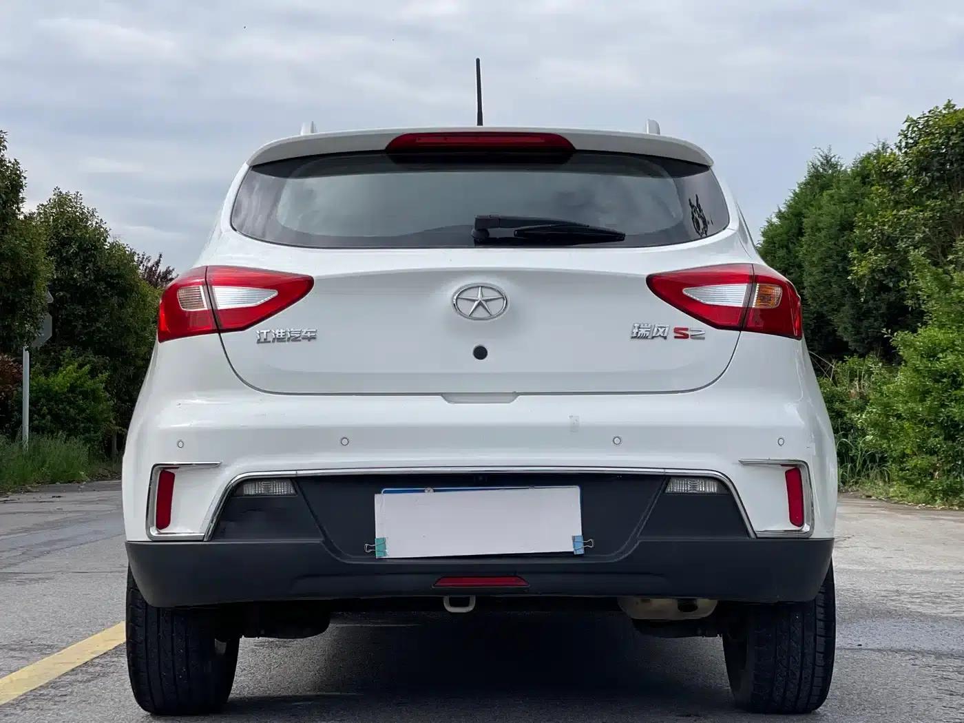 Refine S2 2015 1.5L Manual Deluxe Smart Edition — миниатюра 6