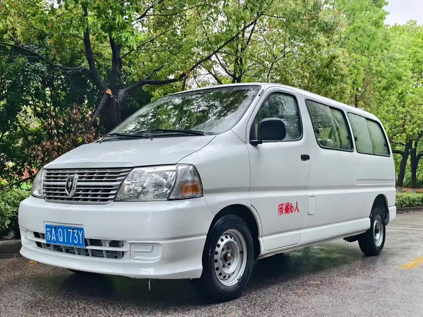 Grace 2016 2.0L Classic Edition Standard Long Wheelbase 9-Seater — миниатюра 1