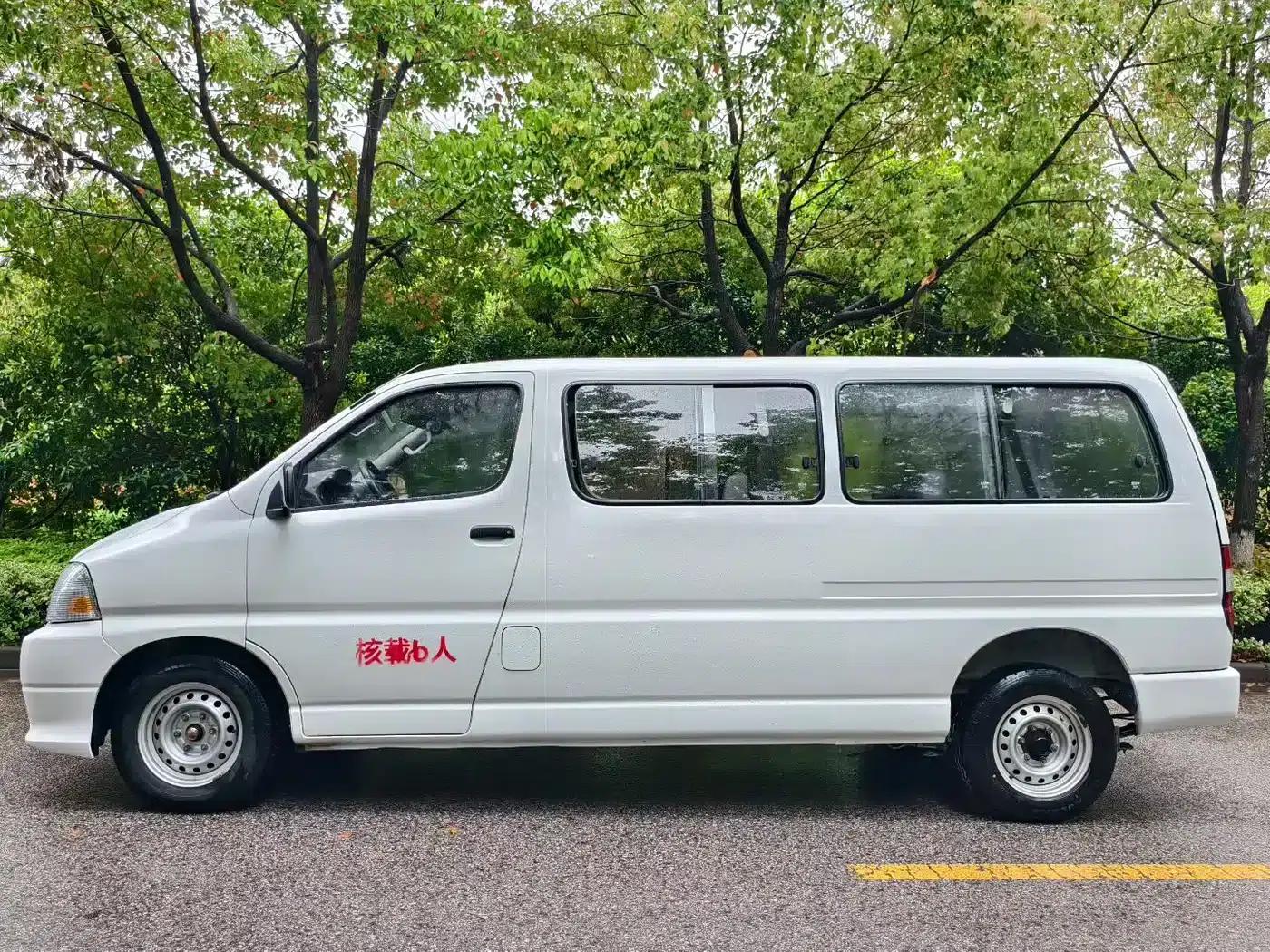 Grace 2016 2.0L Classic Edition Standard Long Wheelbase 9-Seater — миниатюра 3