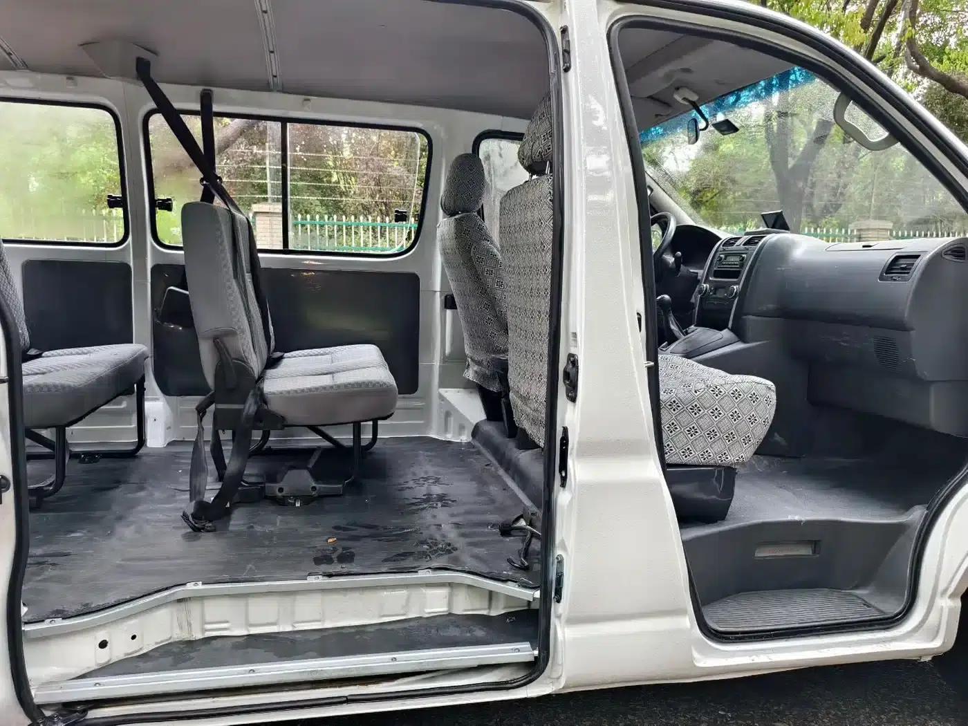 Grace 2016 2.0L Classic Edition Standard Long Wheelbase 9-Seater — миниатюра 6