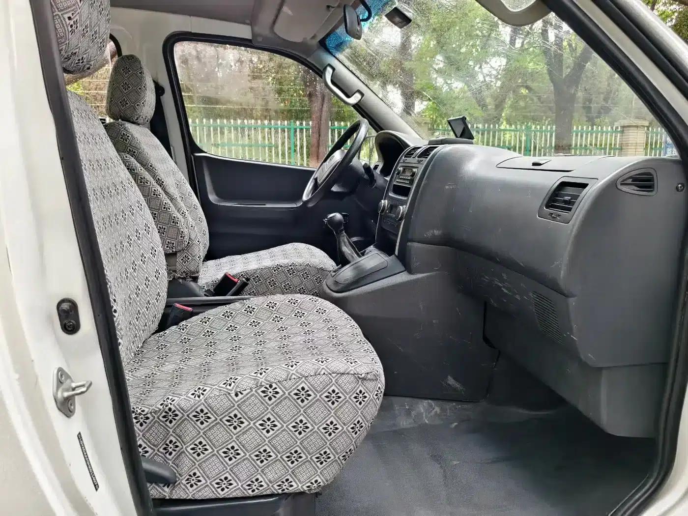 Grace 2016 2.0L Classic Edition Standard Long Wheelbase 9-Seater — миниатюра 9