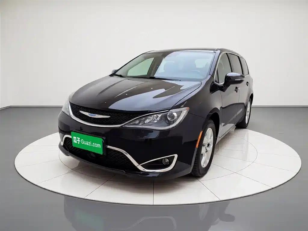 2017 Imported Grand Voyager 3.6L Premium Edition — миниатюра 1
