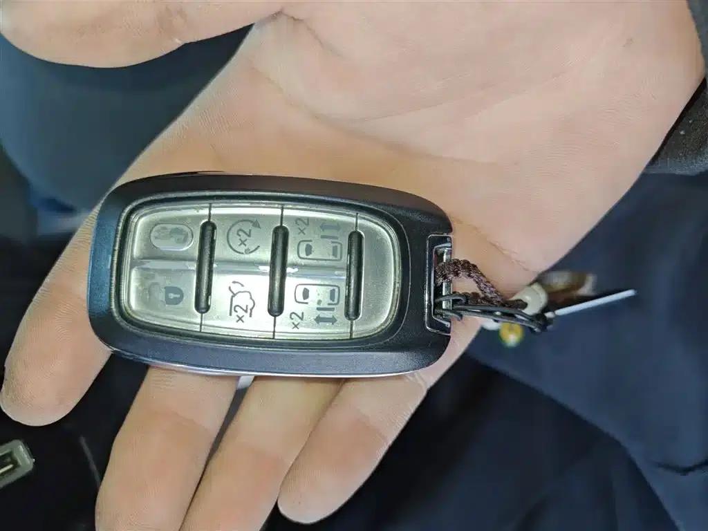 2017 Imported Grand Voyager 3.6L Premium Edition — миниатюра 12