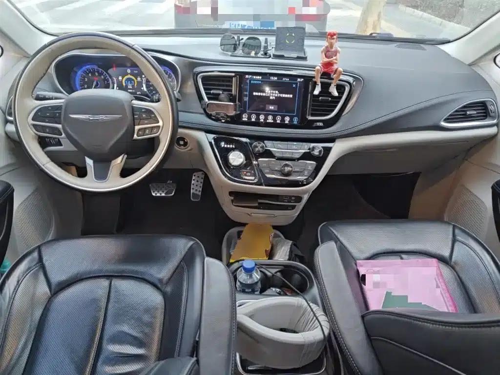 2017 Imported Grand Voyager 3.6L Premium Edition — миниатюра 13