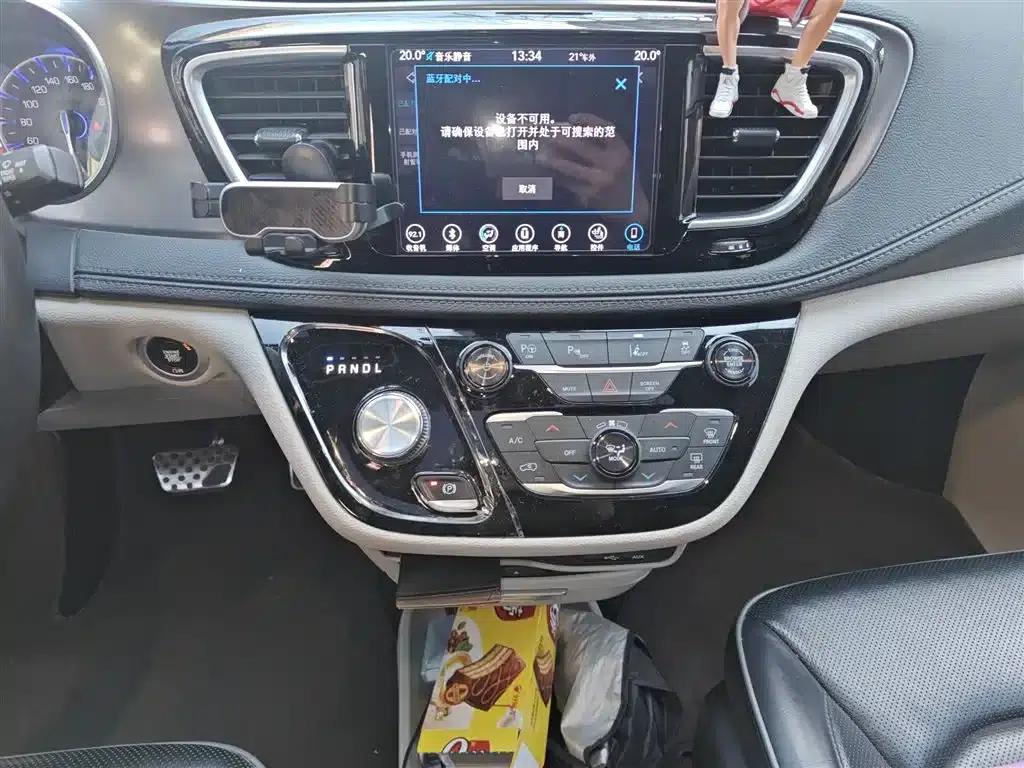2017 Imported Grand Voyager 3.6L Premium Edition — миниатюра 6