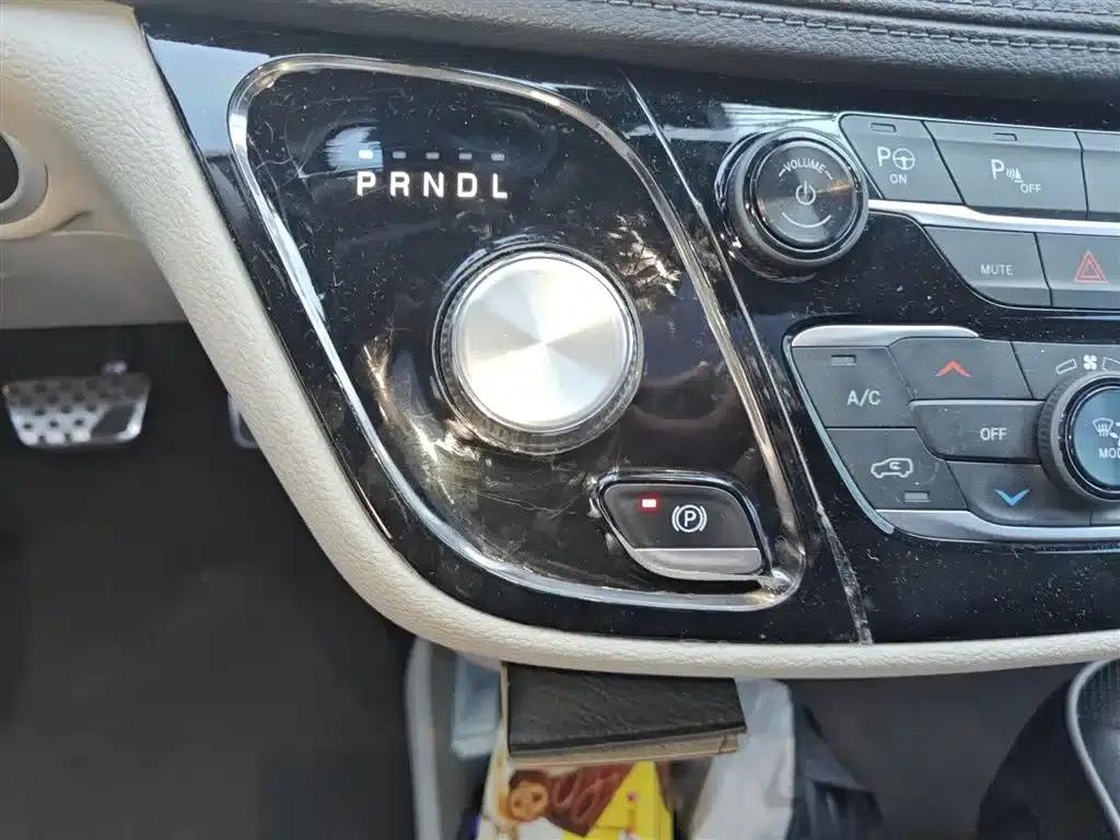 2017 Imported Grand Voyager 3.6L Premium Edition — миниатюра 7