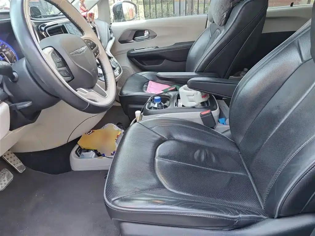 2017 Imported Grand Voyager 3.6L Premium Edition — миниатюра 8