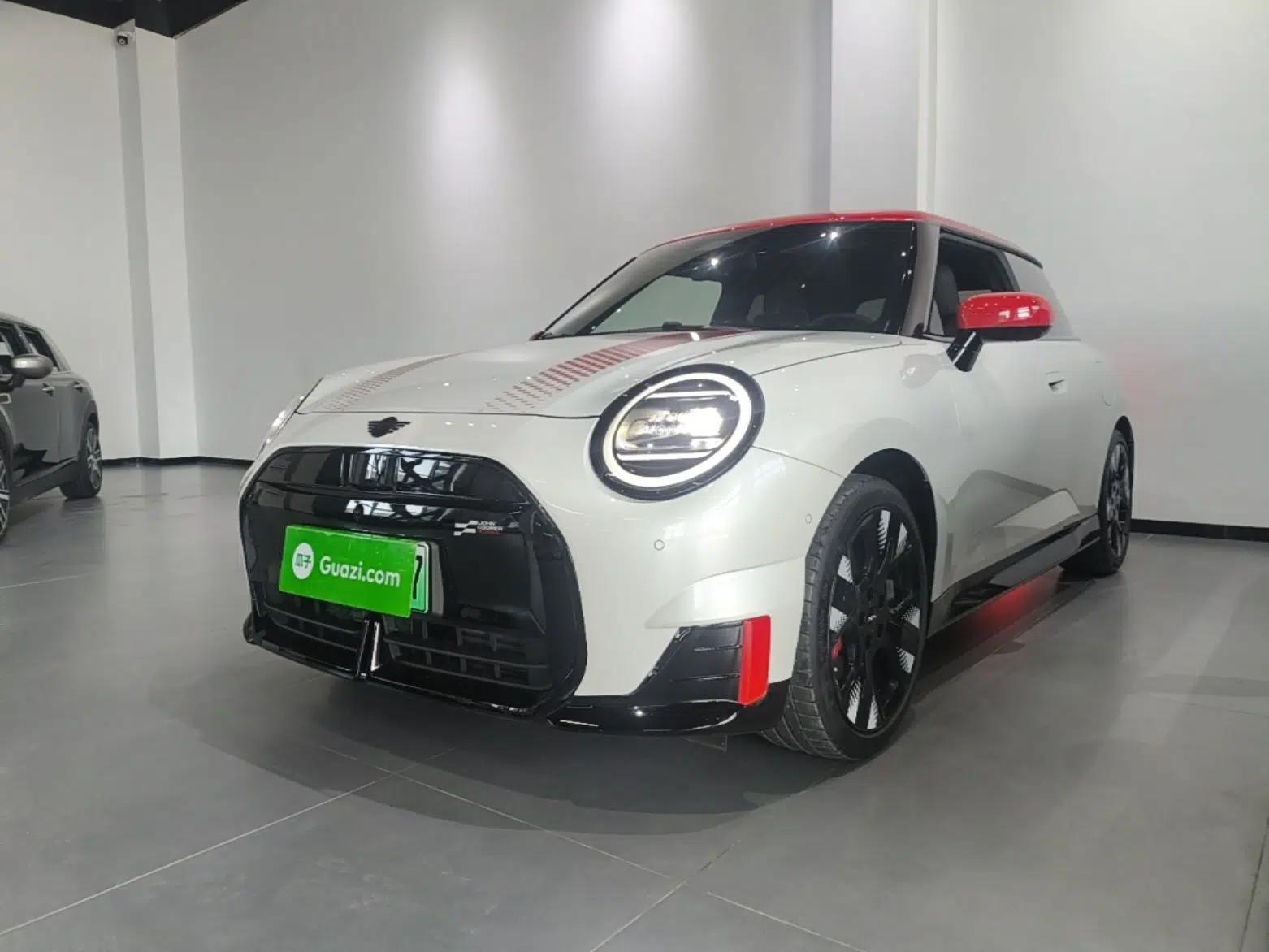 MINI Electric COOPER JCW 2025 JOHN COOPER WORKS — миниатюра 1