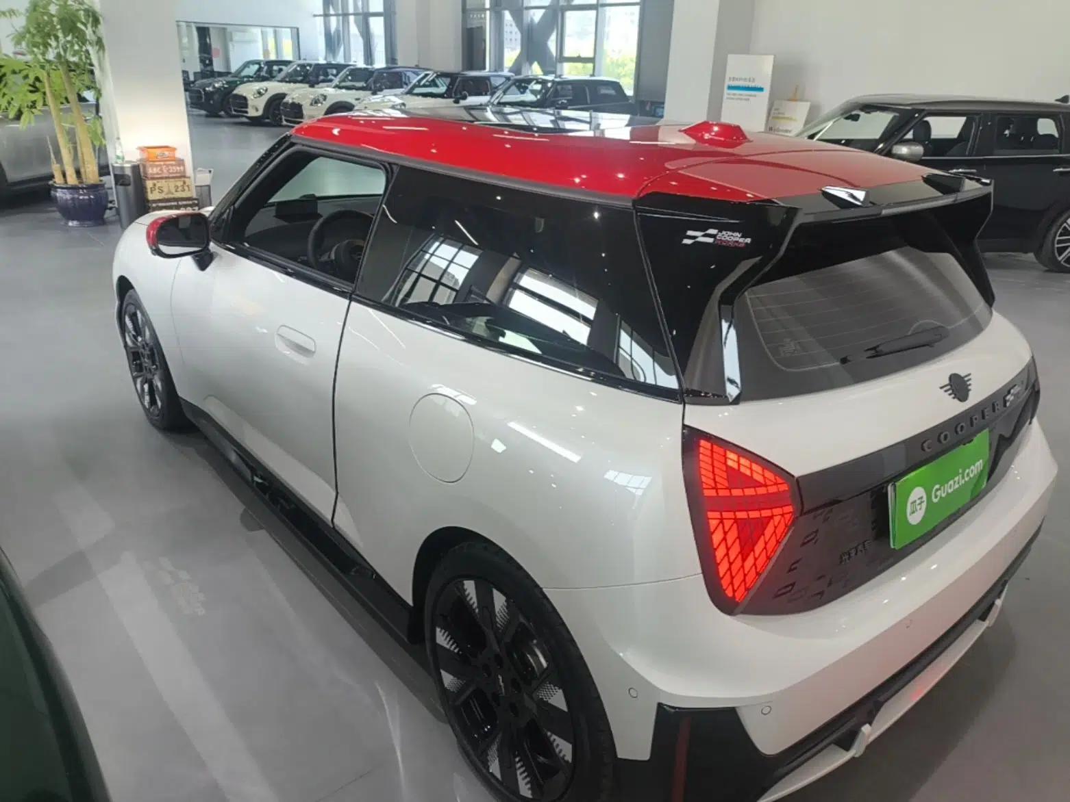 MINI Electric COOPER JCW 2025 JOHN COOPER WORKS — миниатюра 7