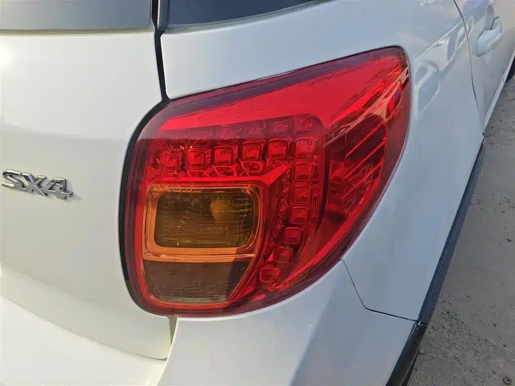 SX4 2013 1.6L Automatic Cool Edition — миниатюра 24