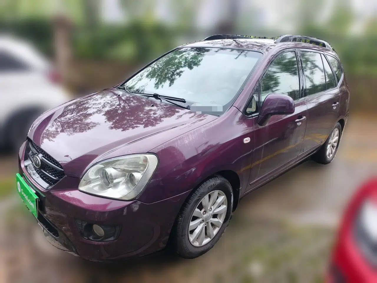 Kia Carens 2011 2.0L 7-Seater Automatic Standard Edition — миниатюра 1