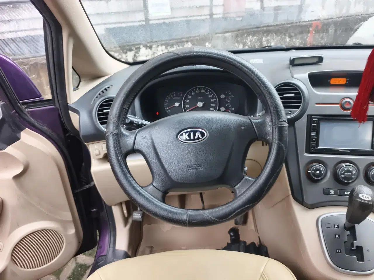 Kia Carens 2011 2.0L 7-Seater Automatic Standard Edition — миниатюра 11