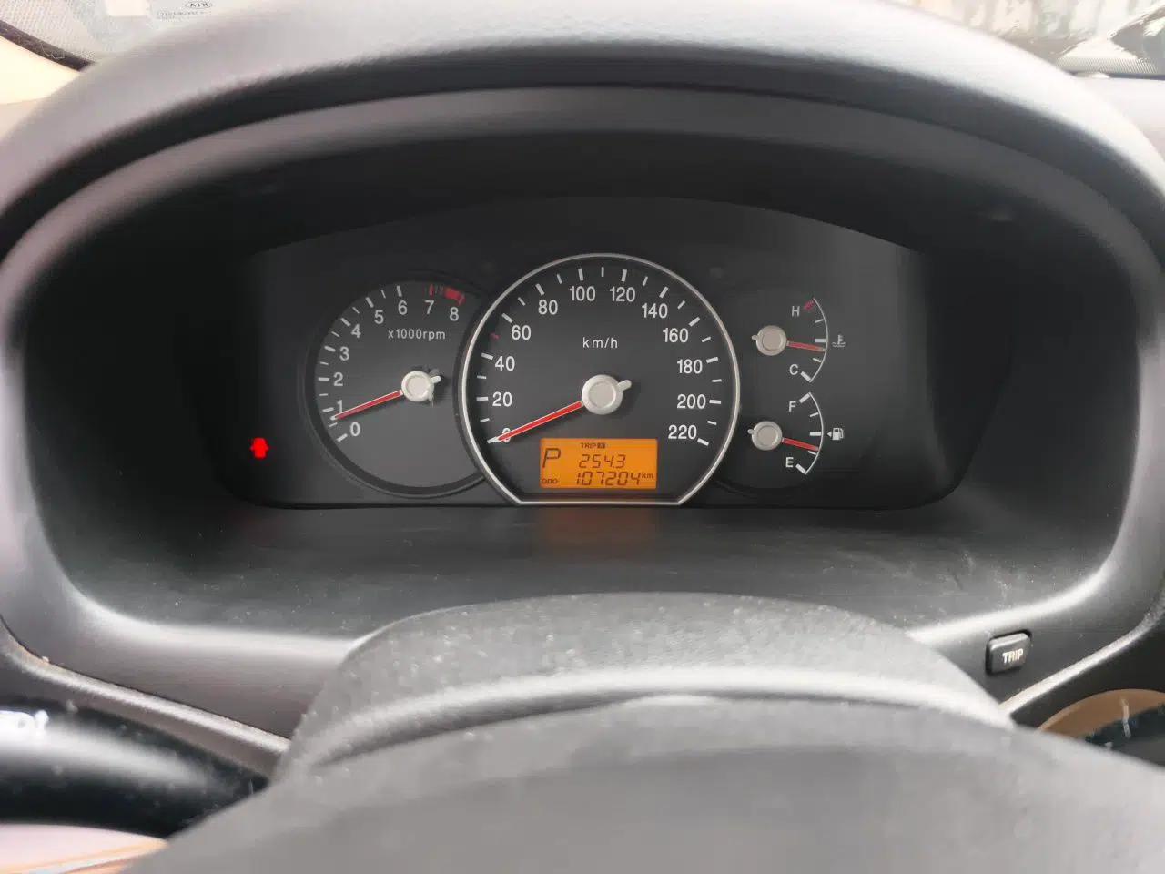 Kia Carens 2011 2.0L 7-Seater Automatic Standard Edition — миниатюра 12