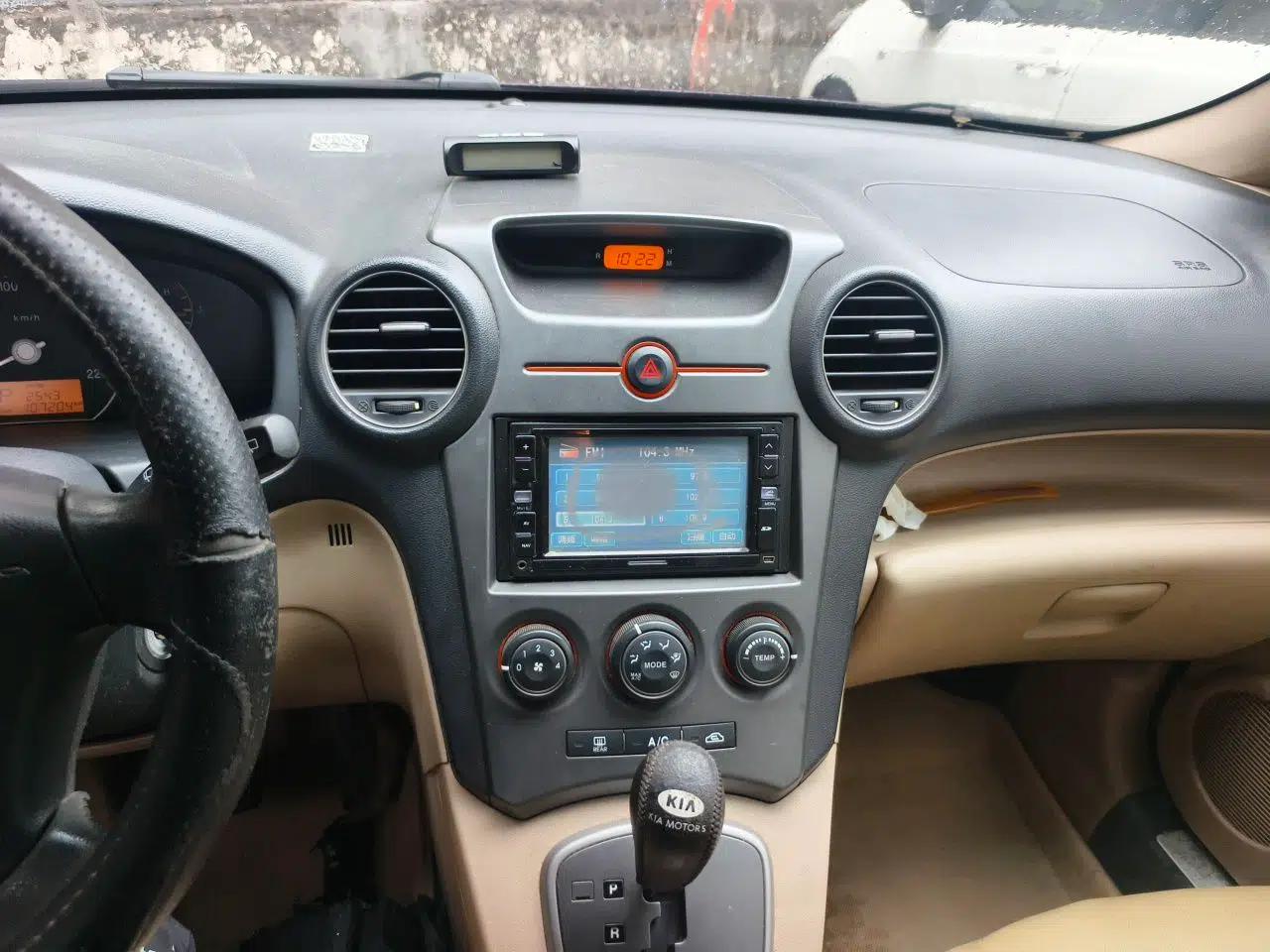 Kia Carens 2011 2.0L 7-Seater Automatic Standard Edition — миниатюра 14