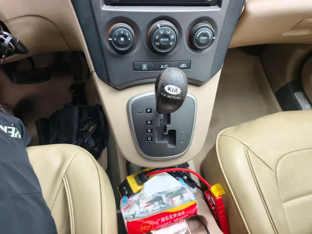 Kia Carens 2011 2.0L 7-Seater Automatic Standard Edition — миниатюра 15