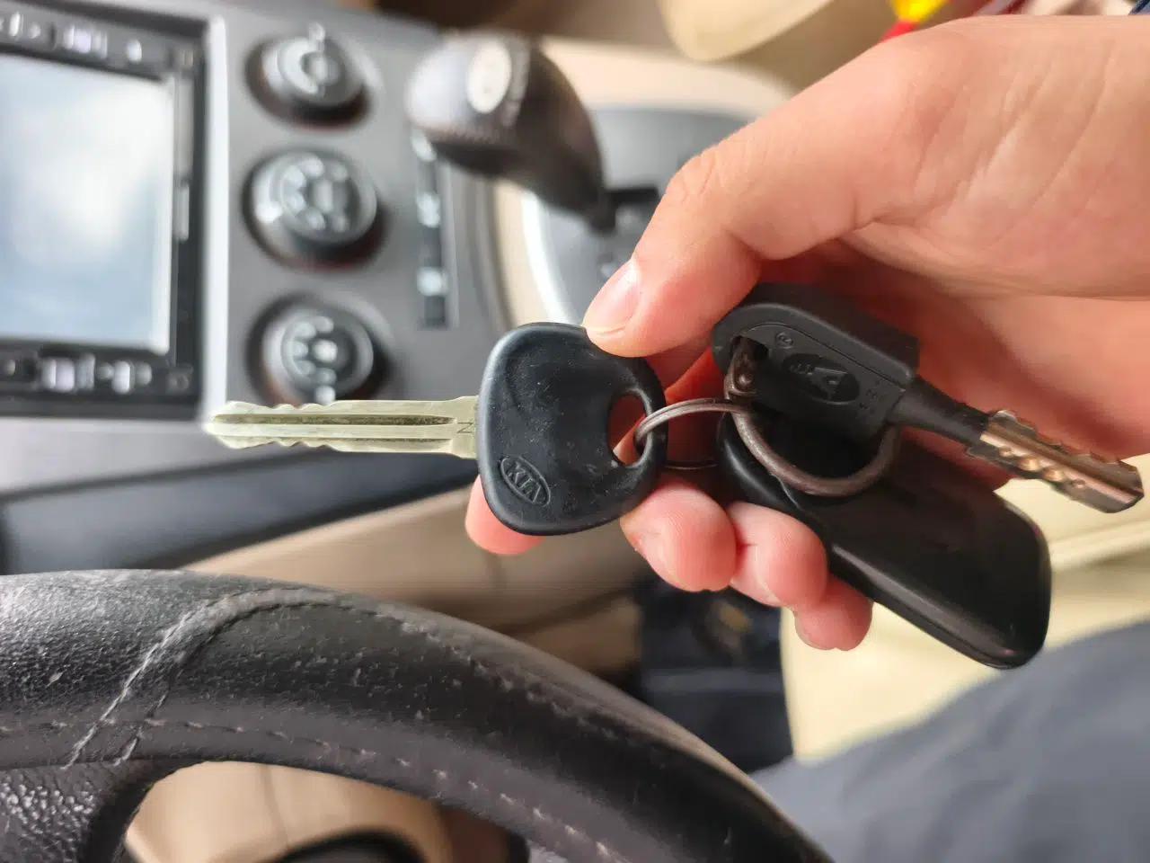 Kia Carens 2011 2.0L 7-Seater Automatic Standard Edition — миниатюра 9