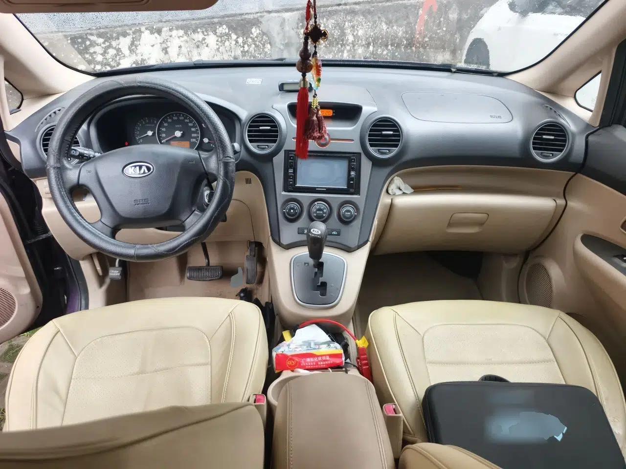 Kia Carens 2011 2.0L 7-Seater Automatic Standard Edition — миниатюра 10