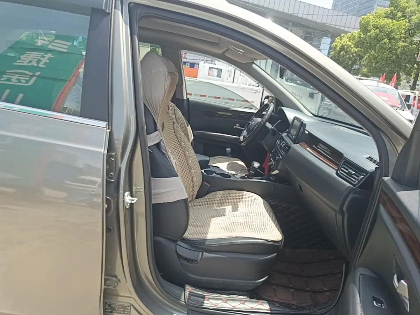 Kia KX7 2017 2.0L Automatic 2WD GLS 5-Seater — миниатюра 23