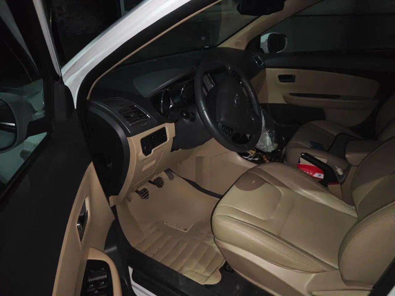 Chery E3 2015 1.5L Manual ZhiShang Model — миниатюра 17