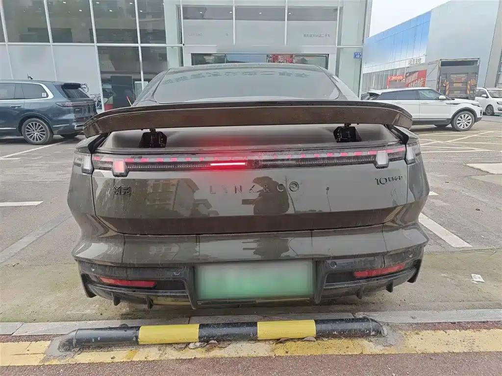 Lynk & Co 10 2025 240 AWD Ultra Sport Edition — миниатюра 4