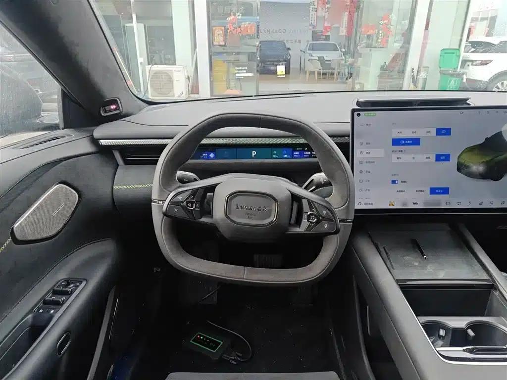 Lynk & Co 10 2025 240 AWD Ultra Sport Edition — миниатюра 7
