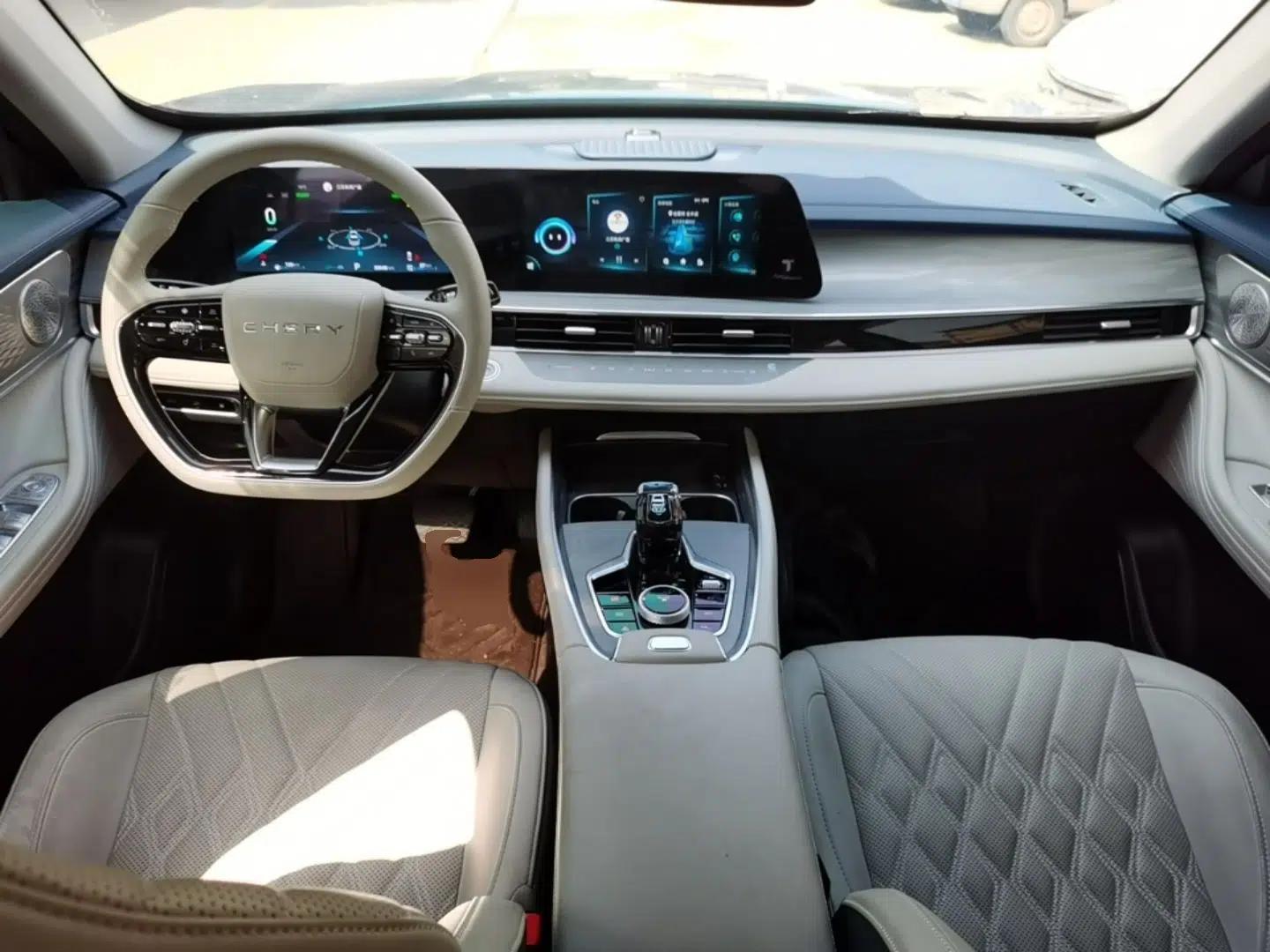 Chery Tiggo 7 PLUS New Energy 2023 Champion Edition 1.5T 100KM Speedy Version — миниатюра 13