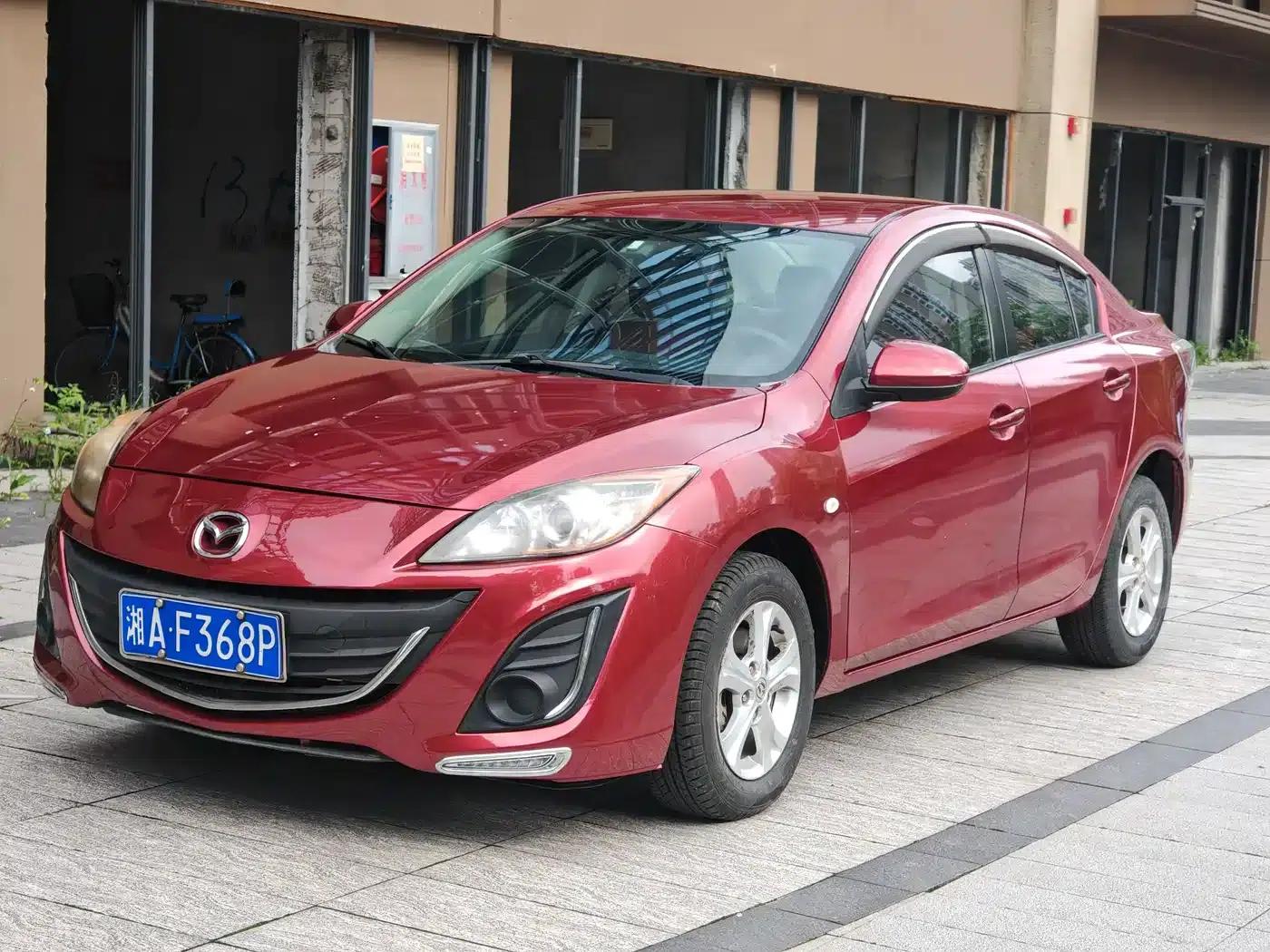 Mazda 3 Axela 2015 Sedan 1.6L Automatic Comfort Model — миниатюра 1