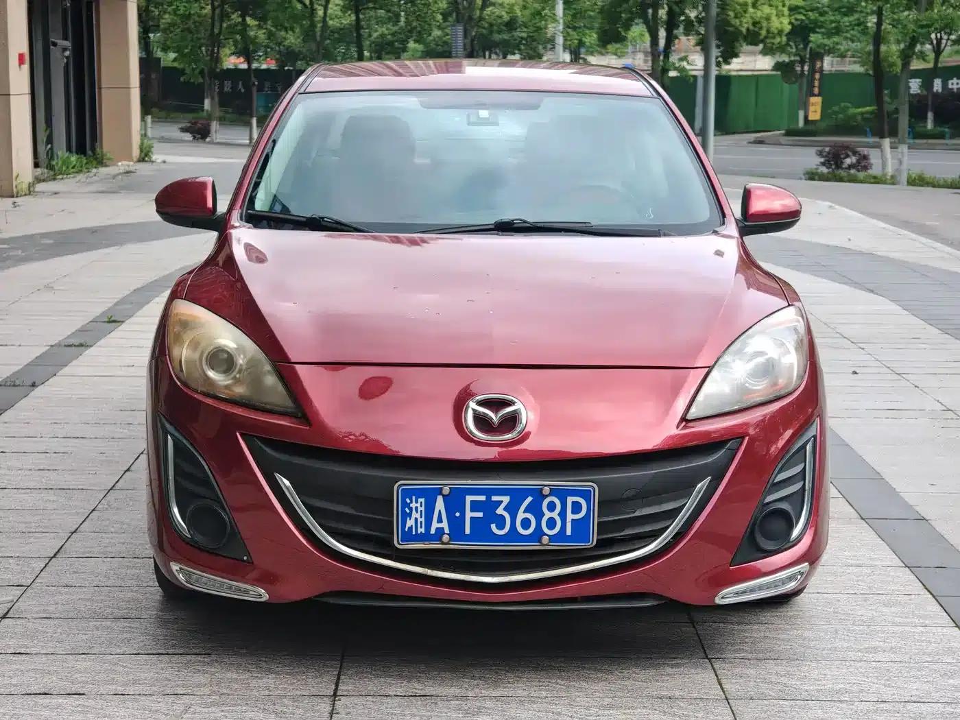 Mazda 3 Axela 2015 Sedan 1.6L Automatic Comfort Model — миниатюра 2