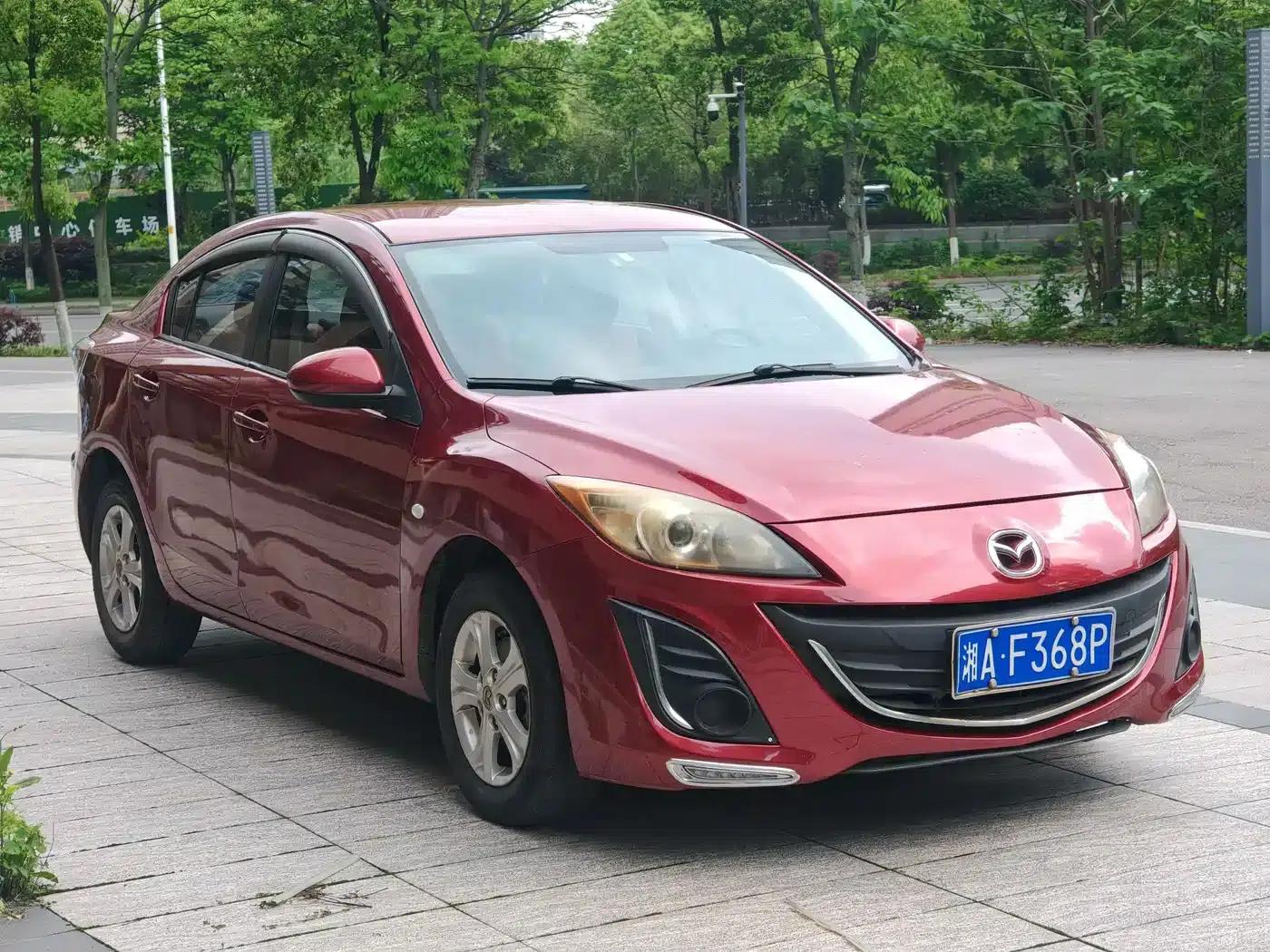 Mazda 3 Axela 2015 Sedan 1.6L Automatic Comfort Model — миниатюра 3