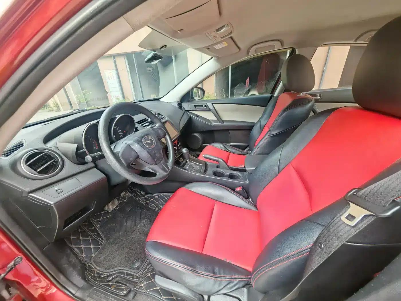 Mazda 3 Axela 2015 Sedan 1.6L Automatic Comfort Model — миниатюра 4