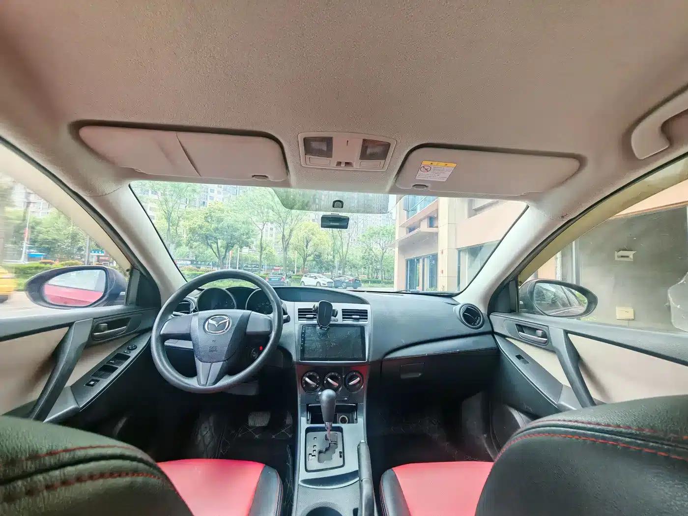 Mazda 3 Axela 2015 Sedan 1.6L Automatic Comfort Model — миниатюра 5